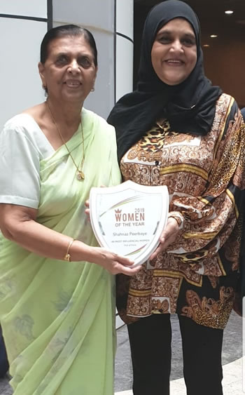 En 2019, Shahnaz Peerbaye a reçu une récompense en entrepreneuriat des mains de Lady Sarojini Jugnauth.